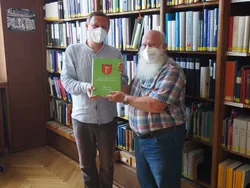 Scheidle überreicht das OFB Friedrichstal 1699-1920