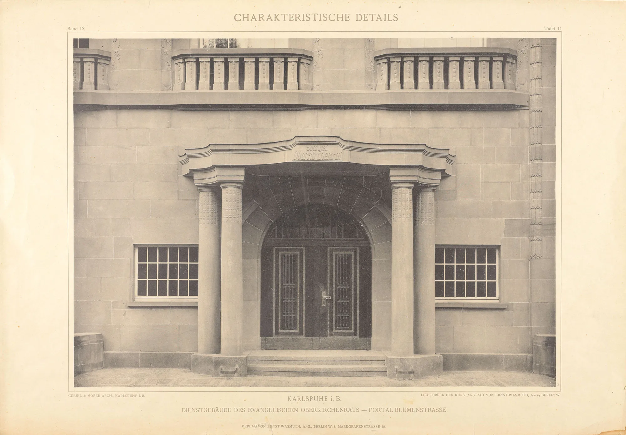 Hauptportal des Evangelischen Oberkirchenrats Karlsruhe kurz nach seiner Erbauung (1909)